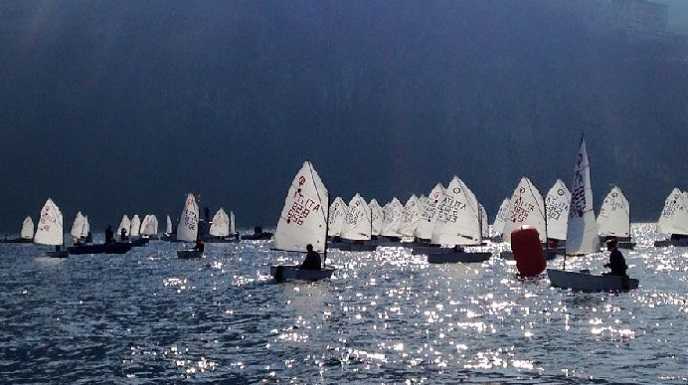 Giovanissimi velisti nel fine settimana a Mandello