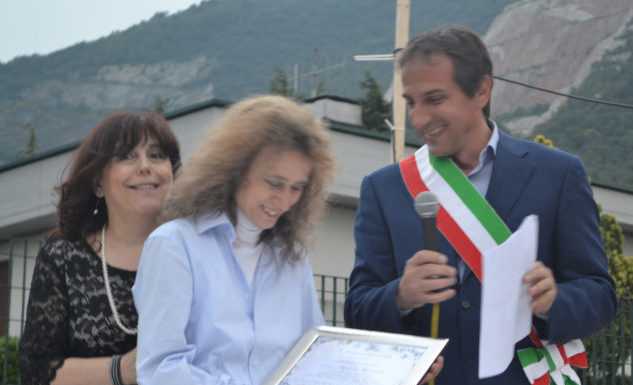 Per 40 anni insegnante del paese, Suello la fa cittadina onoraria
