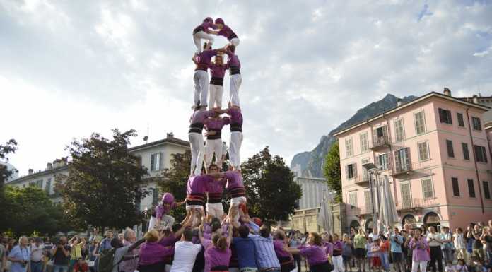 Il “Castel” dei gemelli di Igualada incanta Piazza Cermenati