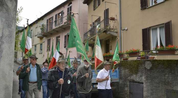 Acquate: la donazione del defibrillatore chiude tre giorni di festa per il 50^ degli Alpini