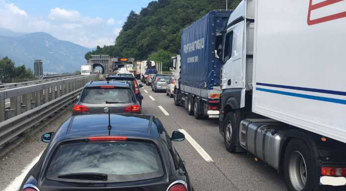 SS36. Incidente in moto: code all’ora di pranzo verso Abbadia