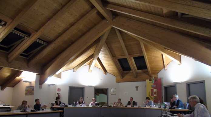 Calolzio. “La giunta di Pinocchio”, toni bollenti in consiglio