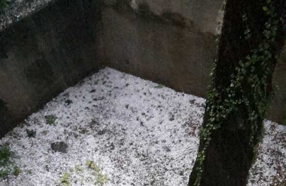 VIDEO – Maltempo. Violenta grandinata su Mandello