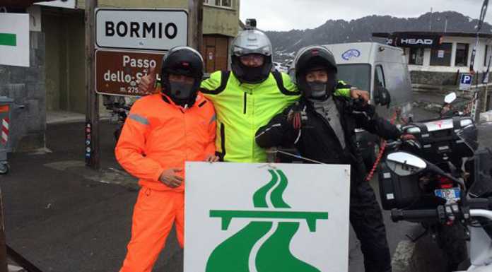 “Lazzoduro”: 700 km, 25 passi alpini in un solo giorno in sella ad una moto