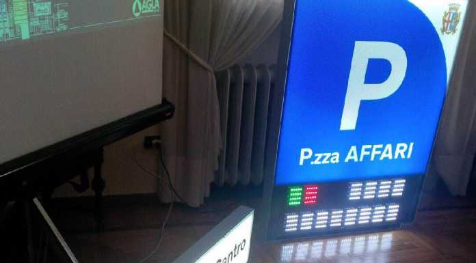 Nuovi pannelli segnaletici per parcheggi, l’ipotesi in Comune