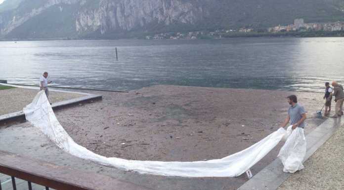 Malgrate: detriti sul lungolago, cittadini al lavoro per ripulire