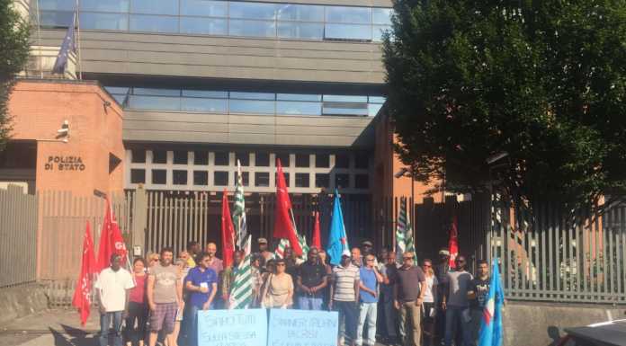 Sindacati in presidio con i lavoratori stranieri: “La crisi è uguale per tutti”