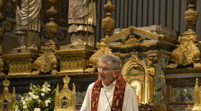 Festa per la Madonna del Rosario. Il prevosto: “Non siamo soli”