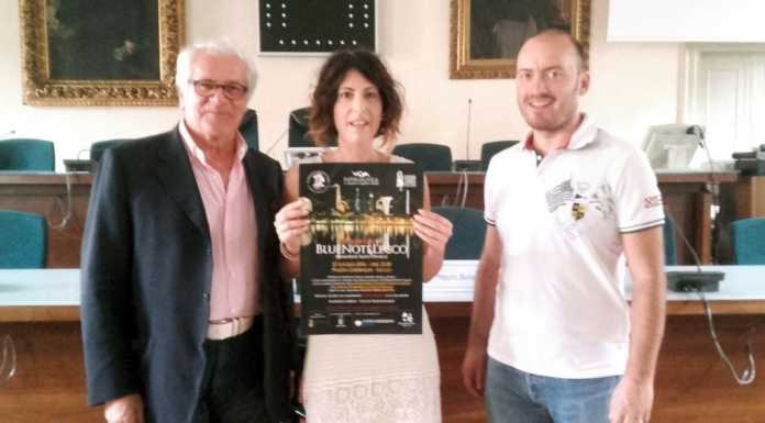 BlueNote: musica e beneficenza sotto le stelle di P.zza Garibaldi Andrea Pontiggia di Primalinea onlus, l'assessore Simona Piazza e Mauro Bolis pres. Fisarmonica Verdi