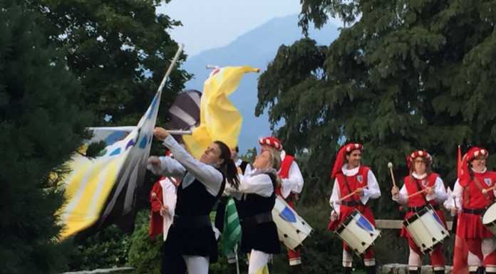Rotary Erba Laghi nel Medioevo con gli sbandieratori di Primaluna
