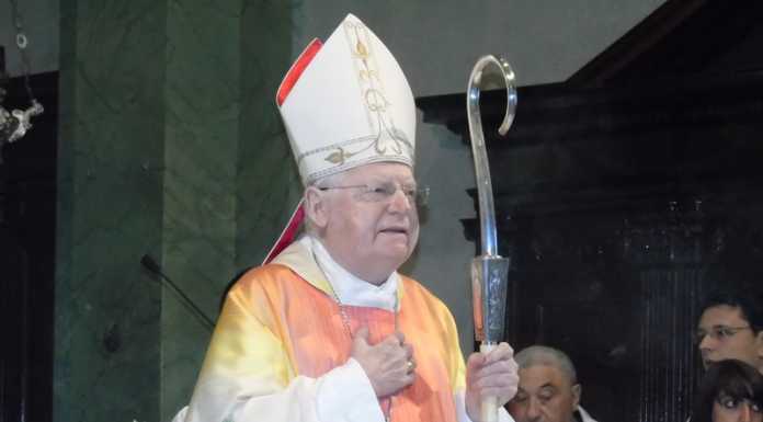 Il cardinale Scola alla via Crucis di venerdì sera in centro Lecco