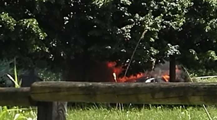 Auto in fiamme a Rogeno: intervengono i vigili del fuoco