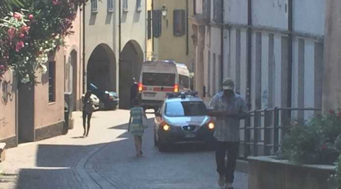 Lecco: malore fuori dalla Biblioteca, soccorso un uomo