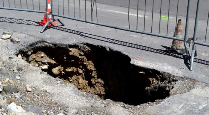 Mandello. Buca in via Risorgimento: stasera il via ai lavori