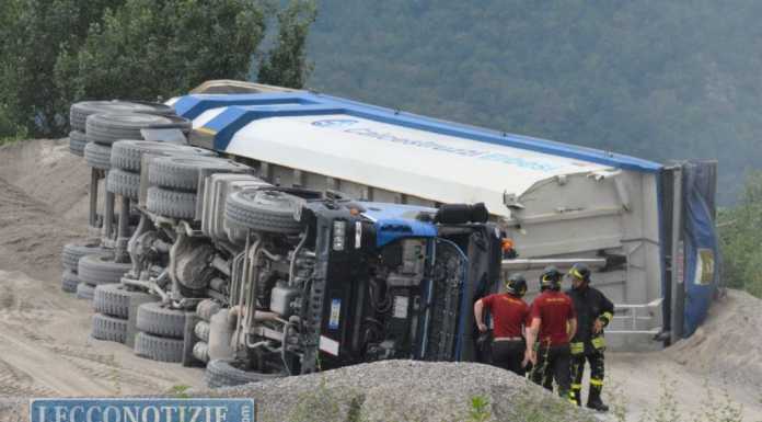 Sala al Barro, incidente in cava: si ribalta un camion, un ferito