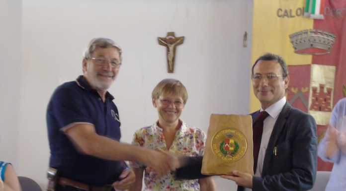 Calolzio. Un anno di protezione civile, donata la targa al sindaco