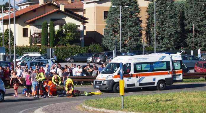 Veduggio, scontro auto moto, elisoccorso un 31enne