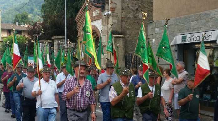 Introbio: sfilano le penne nere per il 95esimo del gruppo Alpini