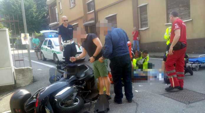 Calolzio, incidente tra una moto e un furgone: marito e moglie all’ospedale