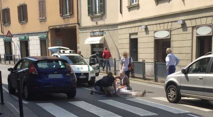 Donna investita sulle strisce pedonali davanti al Comune di Lecco