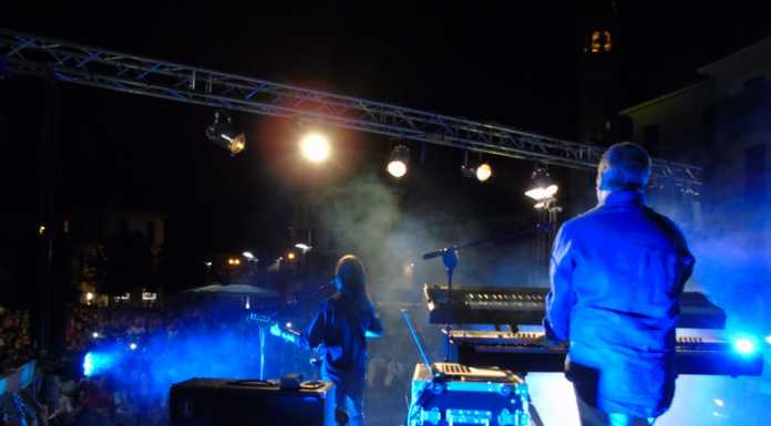 Un fiume di gente “sotto le stelle”, gran successo per la notte bianca lecchese