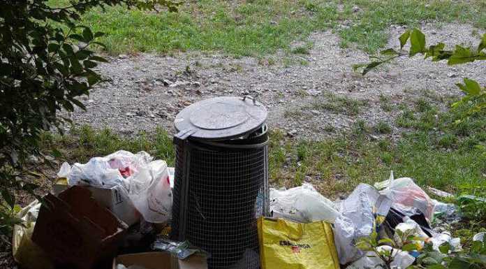 Vassena, il sindaco chiude la spiaggia: “Situazione fuori controllo”