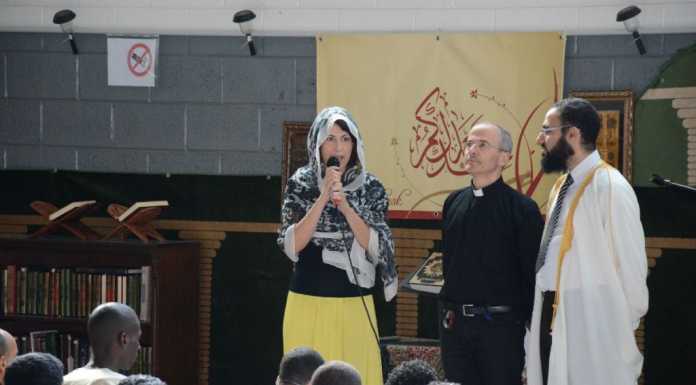 Islam, l’assessore in moschea: “Costruiremo ponti, non muri”