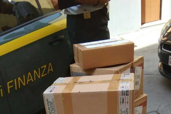 Desenzano. Sequestrate 300 mila calze prive di indicazioni obbligatorie