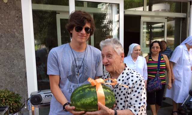 Ferragosto di festa per gli anziani dell’Airoldi e Muzzi