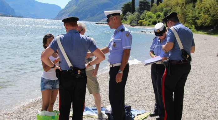 Vassena, sopralluogo sulla spiaggia chiusa, controllate 15 persone