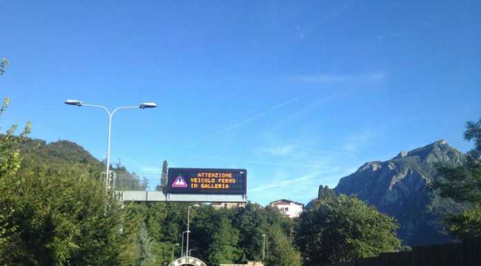 Abbadia, SS36 direzione sud, code per veicolo in avaria