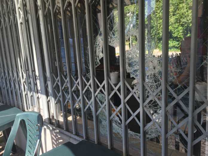 lecco-furto chiosco tamoil e da fritz lungolago-ago2016-35