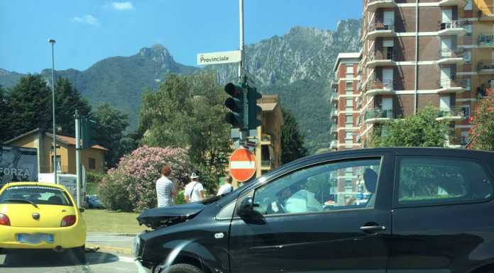 Tamponamento tra due auto a Malgrate: un ferito lieve