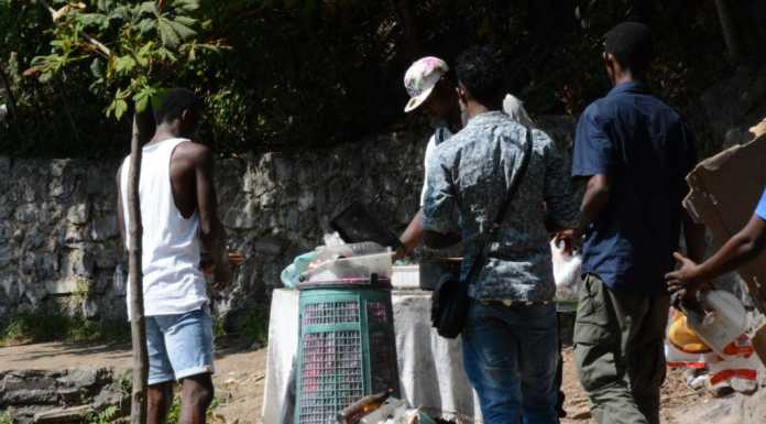 Blitz anti-rifiuti a Rivabella: “sgridati” i profughi ripuliscono