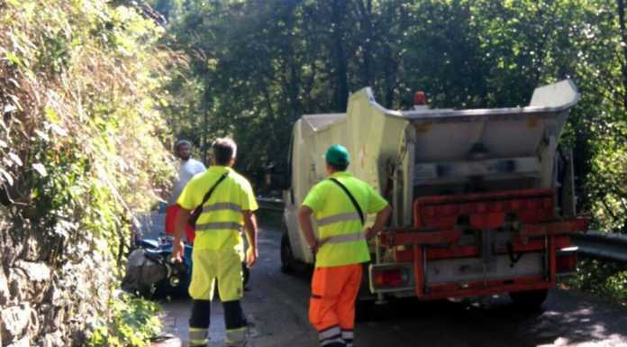 Torre de Busi: si schianta in moto contro il furgone dei rifiuti