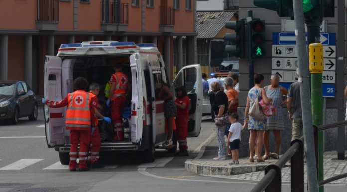 Valmadrera: anziano investito da un’auto in via Roma