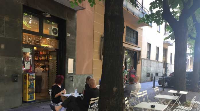 Spaccata al Bar Silver in Viale Turati, rubano i soldi e scappano