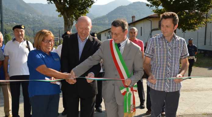 Calolzio, inaugurato il Dae al Lavello: “Un dono alla comunità”