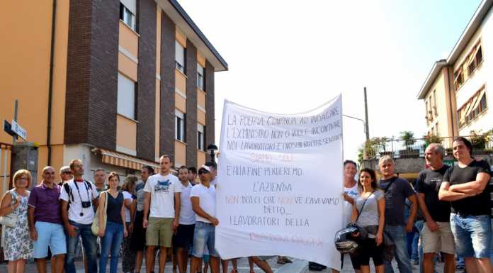 Mandello, in piazza tra i centauri la voce dei dipendenti della Gilardoni