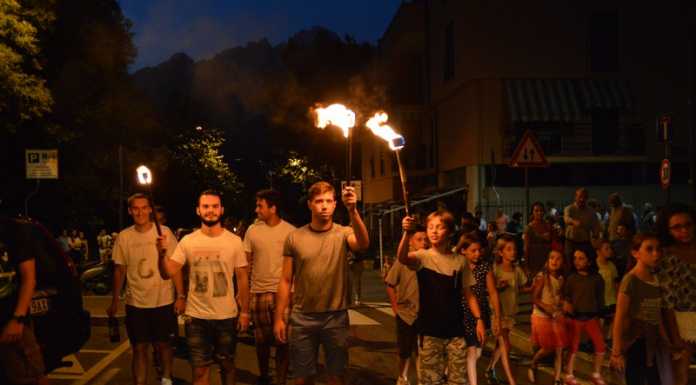 Le fiaccole di tre parrocchie accendono la festa della Rovinata