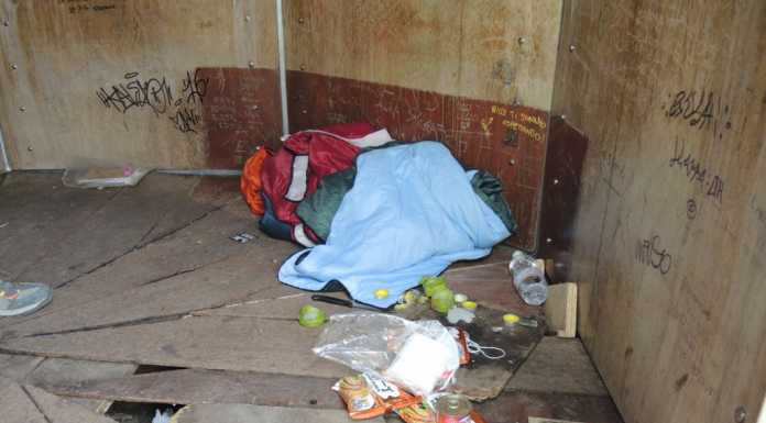 Grignetta: incivili al bivacco Ferrario. I “Beck” ripuliscono