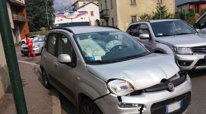 Schianto al semaforo di c.so Promessi Sposi, ferita una donna