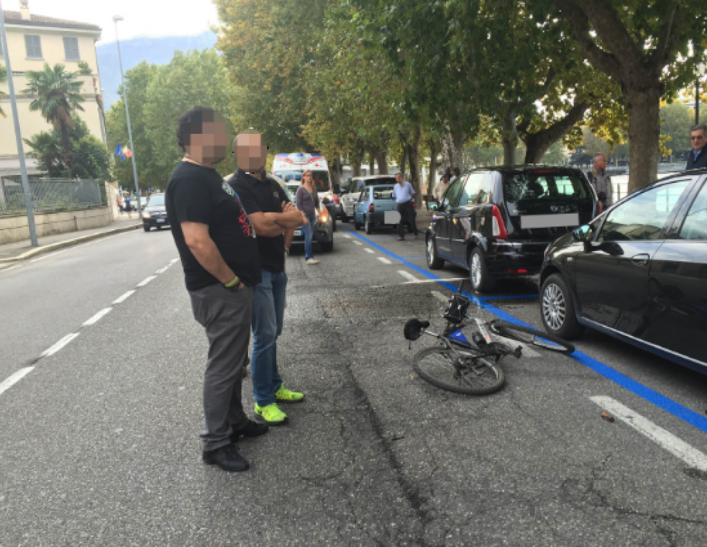 lungolago-bici-contro-portiera-2016