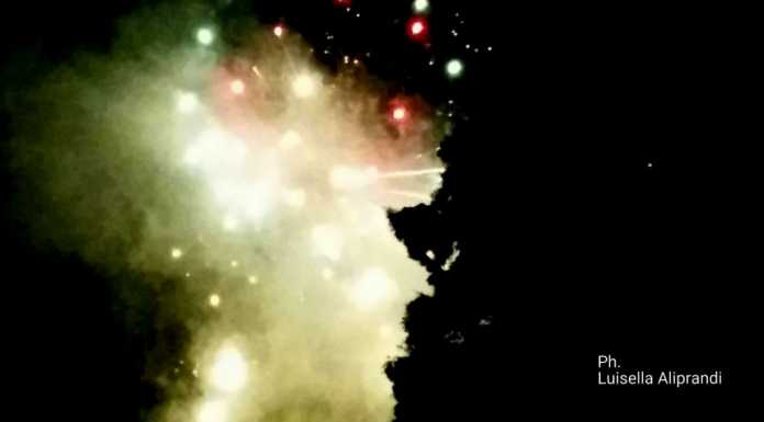 Il cielo sopra Mandello “disegna” il profilo di Carlo Guzzi