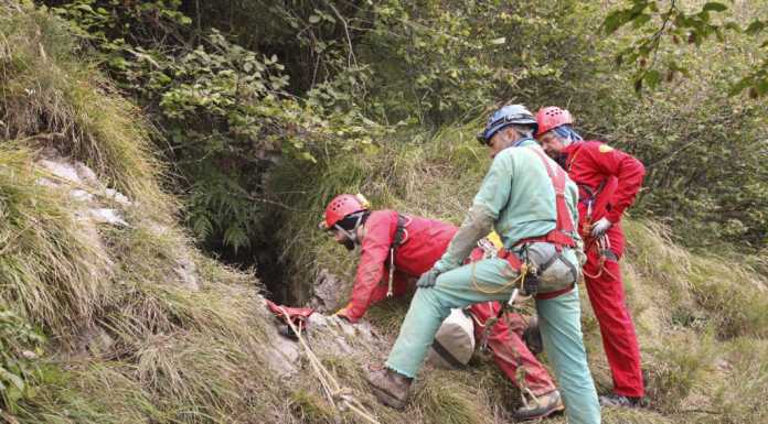Oltre il Colle: esercitazione in grotta per il soccorso alpino