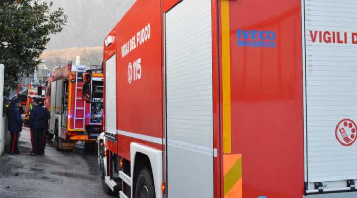 Brucia un’auto a Primaluna, notte di lavoro per i Vigili del Fuoco