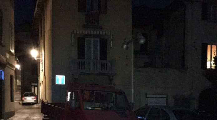 Acquate. Piazza della Vittoria al buio: “Così da settimane”