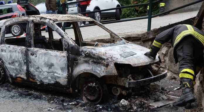 Dorio. Bruciata nella notte l’auto del vicesindaco Mastrini