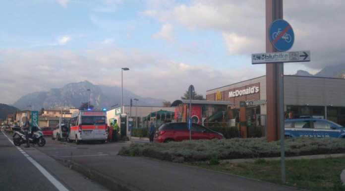 Garlate, incidente lungo la via Statale, un uomo in ospedale