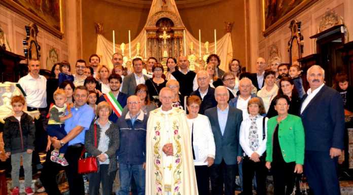 Lierna, coppie in festa. Il parroco: “Ravvivate il dono dell’amore”